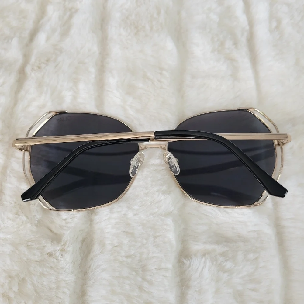 QUAY // ltd ed oversized retro-glam smoke lens gold frames